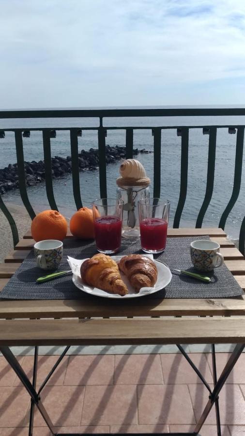 Apartment Beachfront Giardini-Naxos