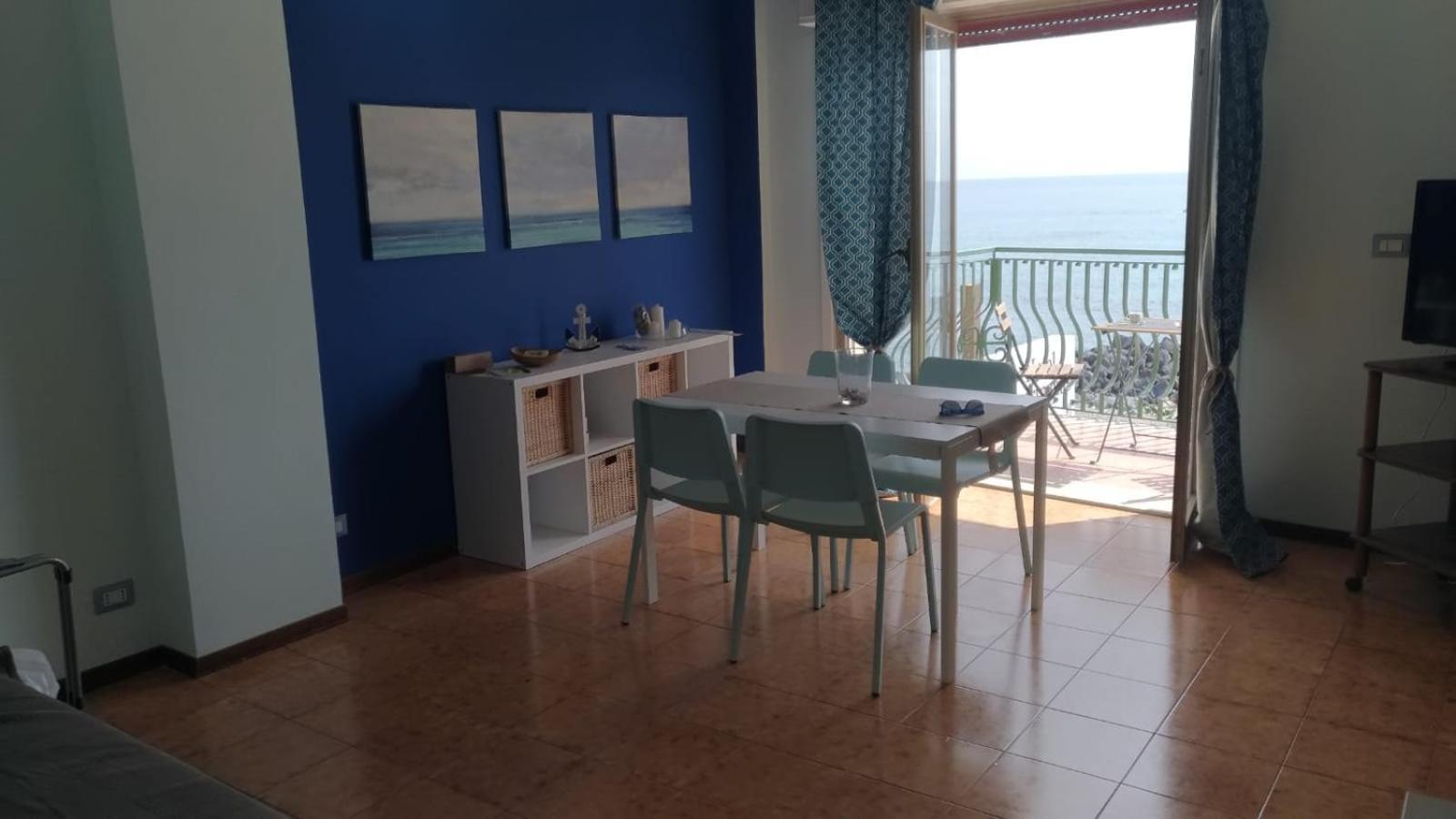 Beachfront * Giardini-Naxos